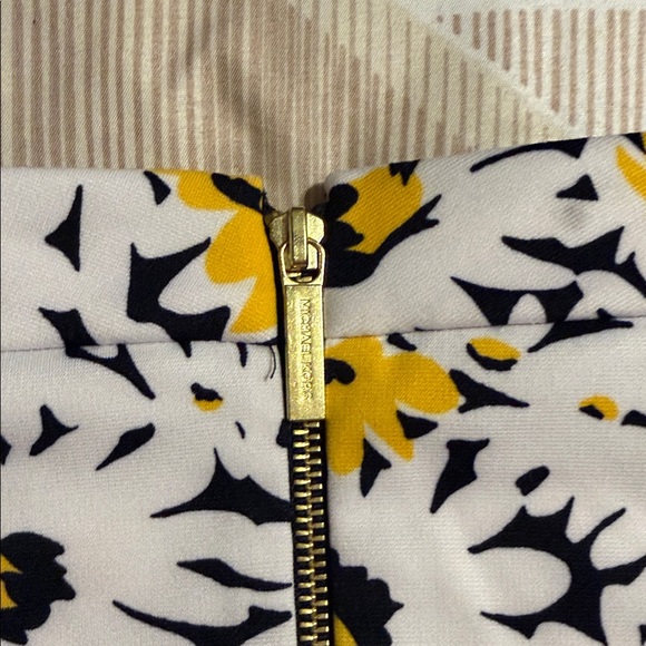 Michael Kors Yellow and Black Floral Above the Knee A-Line Skirt SZ L NWT - Picture 5 of 8